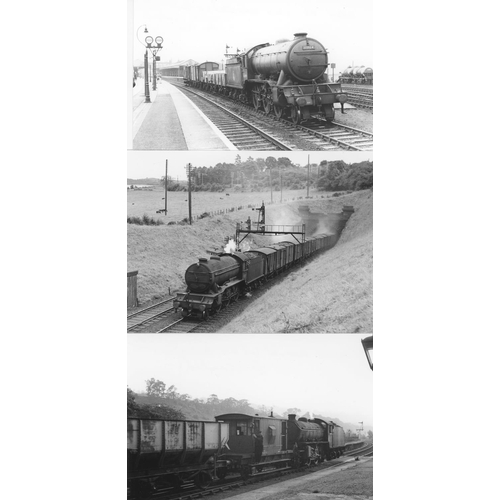 536 - Railway. B.R. Steam with some modern traction. A large box of approx. 1400, black and white, mostly,... 