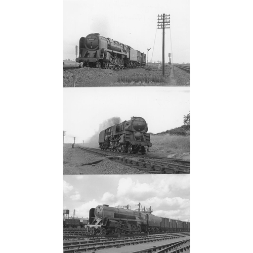 537 - Railway. B.R. Steam. A large box of approx. 1400, black and white, mostly, postcard size prints. The... 