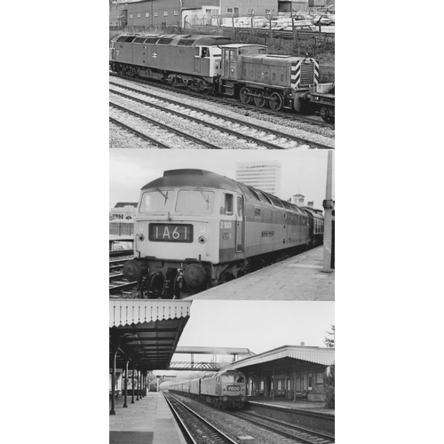 549 - Railway. Modern Traction. Approx. 300, black and white, with a few colour, postcard size prints. The... 