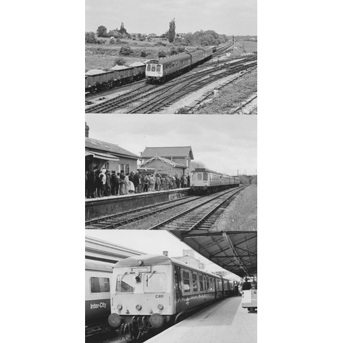 556 - Railway. Modern Traction. Approx. 200, black and white, with a few colour, postcard size prints. The... 