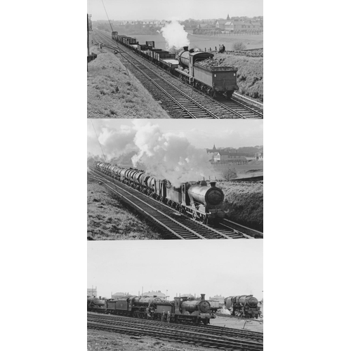 558 - Railway. B.R. Steam. Approx. 300, black and white, postcard size prints. NB. There is a lot of dupli... 