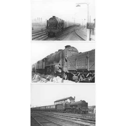 567 - Railway. L.M.S. Locomotives-Named and unnamed. A superb collection of commercial black and white pri... 