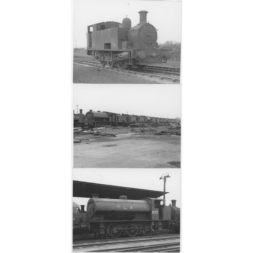 63 - Railway. Industrial. A very good assortment of approx. 400, black and white, postcard and smaller si... 