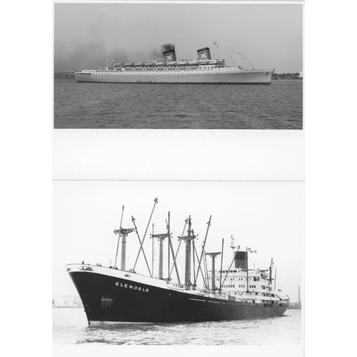 73 - Shipping. A fine selection of approx. 235, black and white, 7