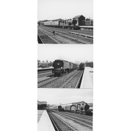 75 - Railway. B.R. Steam. A large assortment of approx. 1200, black and white, mainly 3