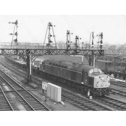 212 - Railway. Modern Traction. A small assortment of approx. 44, black and white print enlargements up to... 