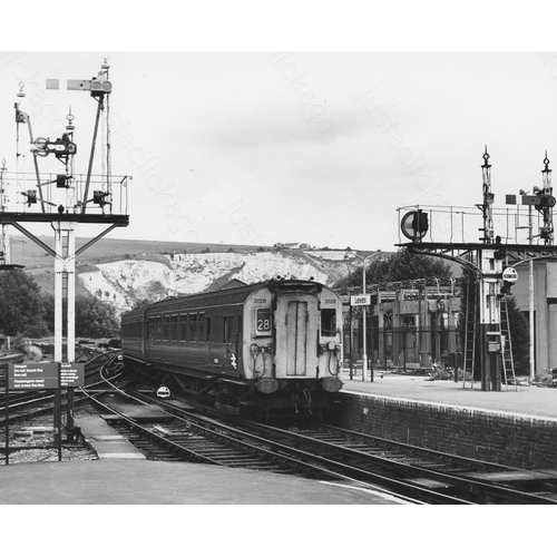 265 - Railway. Modern Traction. A large collection of approx. black and white prints, ranging in size from... 