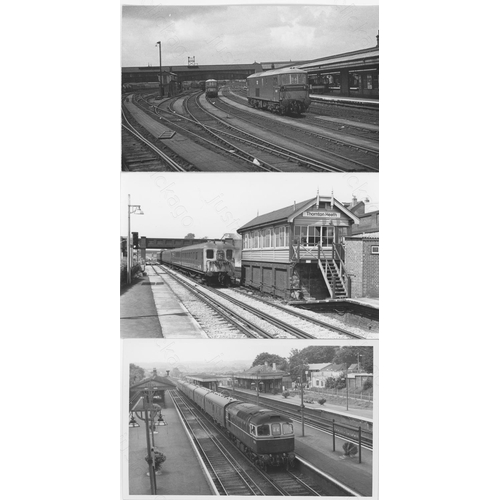 265 - Railway. Modern Traction. A large collection of approx. black and white prints, ranging in size from... 