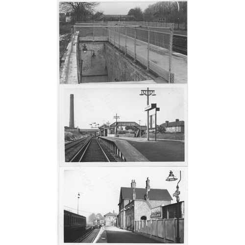 267 - Railway. Infrastructure. A good collection of approx. 250, black and white prints, with a few postca... 