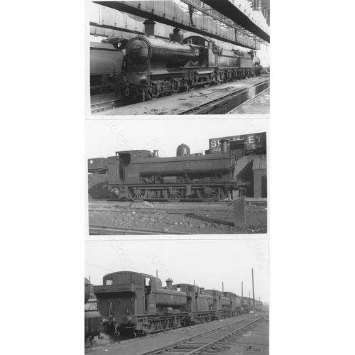 465 - Railway. Ex G.W.R. Steam. A box of Approx. 600, black and white, postcard size prints. Several of th... 