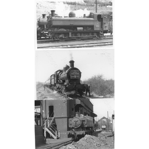 465 - Railway. Ex G.W.R. Steam. A box of Approx. 600, black and white, postcard size prints. Several of th... 