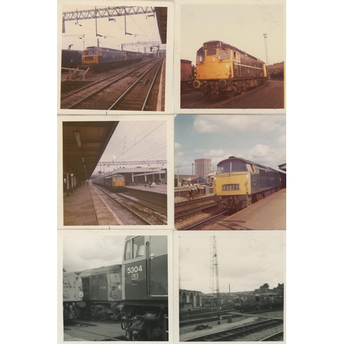 471 - Railway. Modern Traction. Two shoe boxes full of approx. 1300+, colour and black and white prints, m... 