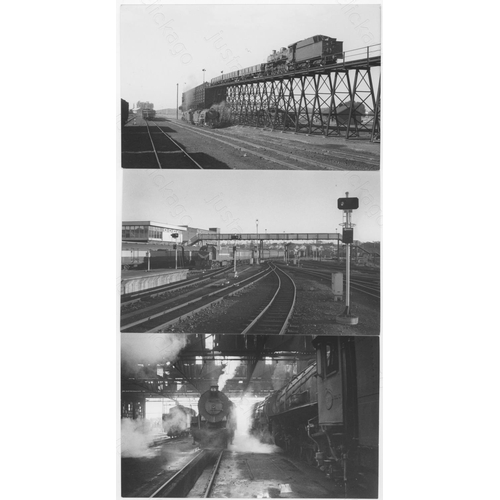 492 - Railway. Overseas Traction - SOUTH AFRICA. A collection of approx. 250, black and white, postcard si... 