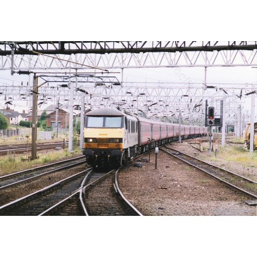 630 - Railway. A collection of approximately 9700 6x4in good quality photographic prints of Modern Tractio... 