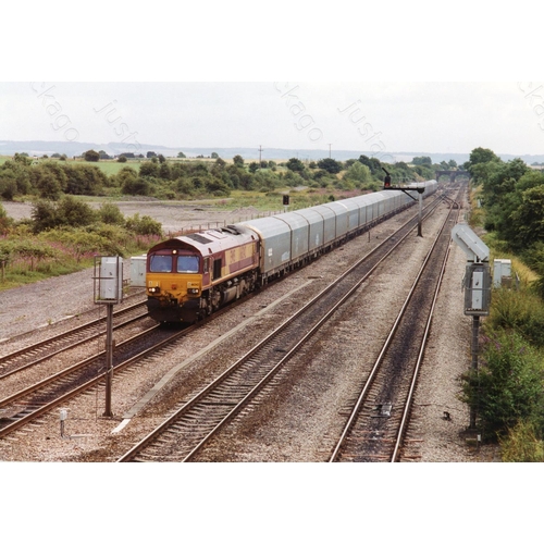 630 - Railway. A collection of approximately 9700 6x4in good quality photographic prints of Modern Tractio... 