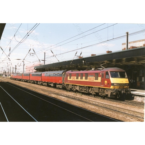 630 - Railway. A collection of approximately 9700 6x4in good quality photographic prints of Modern Tractio... 