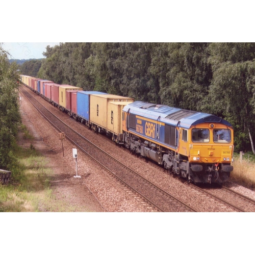 633 - Railway. Modern Traction. A collection of approximately 6500 6x4in good quality photographic prints ... 