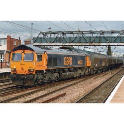 633 - Railway. Modern Traction. A collection of approximately 6500 6x4in good quality photographic prints ... 