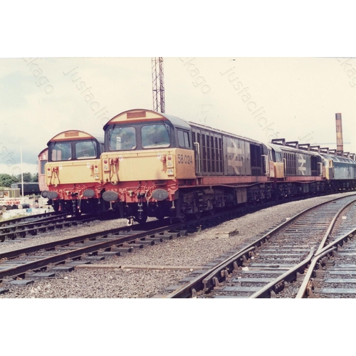 634 - Railway. Modern Traction. A collection of approximately 5900 good quality photographic prints of Mod... 