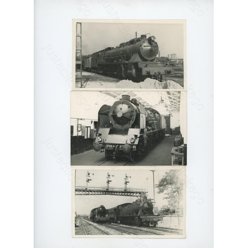 298 - Railway. Overseas Traction -World. A small collection of approx. 115 black and white prints in assor... 