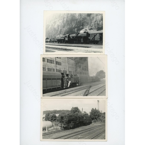 298 - Railway. Overseas Traction -World. A small collection of approx. 115 black and white prints in assor... 