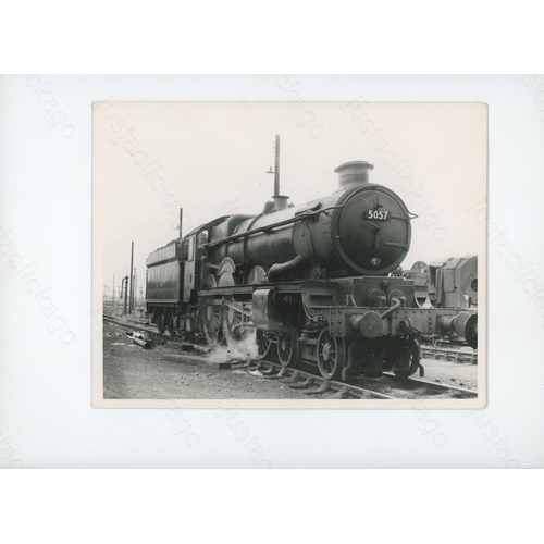 299 - Railway. Miscellaneous. A photo album with approx. 84, black and white, 8.5