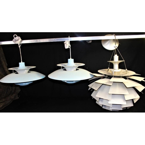 131 - PAIR BLUE HANGING LIGHT FITTINGS & 1 WHITE HANGING LIGHT FITTING