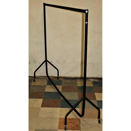 172 - 6ft CLOTHES RAIL