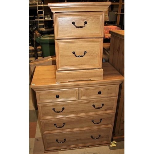 197 - WOODGRAIN 5 DRAWER CHEST & MATCHING BEDSIDE CHEST