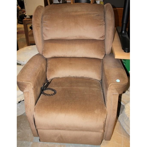 225 - RISE & RECLINE ELECTRIC CHAIR