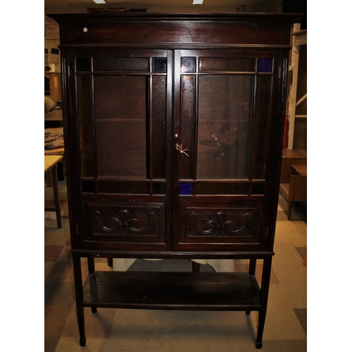 64 - MAHOGANY GLAZED TOP CABINET WITH 2 DOORS (1 PANE GLASS MISSING, 1 BROKEN) AND SHELF BELOW ON SQUARE ... 