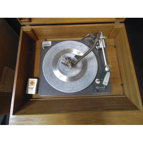 8 - BOXED DYNATRON C.R.106 RECORD PLAYER (NO PLUG)