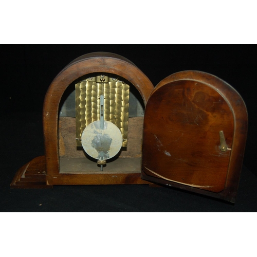 10 - OAK CASED MANTLE CLOCK WITH PENDULUM & KEY