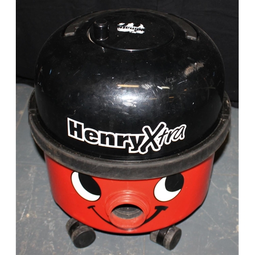 113 - HENRYXTRA VACUUM CLEANER