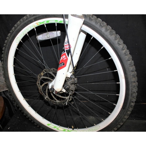 119 - MUDDY FOX DIVINE 300 21 SPEED FRONT SUSPENSION MOUNTAIN BIKE - FRONT WHEEL DOES NOT TURN, WRONG SIZE... 