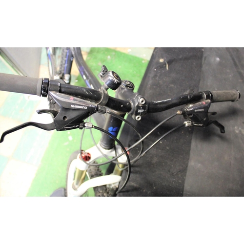 119 - MUDDY FOX DIVINE 300 21 SPEED FRONT SUSPENSION MOUNTAIN BIKE - FRONT WHEEL DOES NOT TURN, WRONG SIZE... 