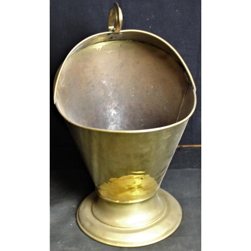 147 - BRASS CENTURION HELMET STYLE FIRE SIDE COAL SCUTTLE