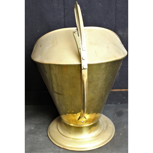 147 - BRASS CENTURION HELMET STYLE FIRE SIDE COAL SCUTTLE