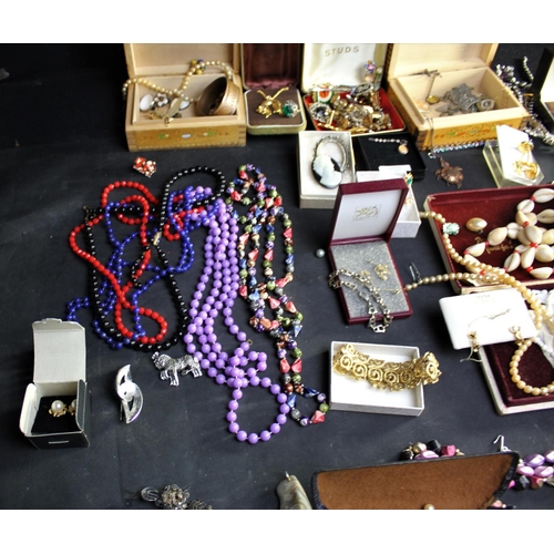 15 - MISCELLANEOUS COSTUME JEWELLERY