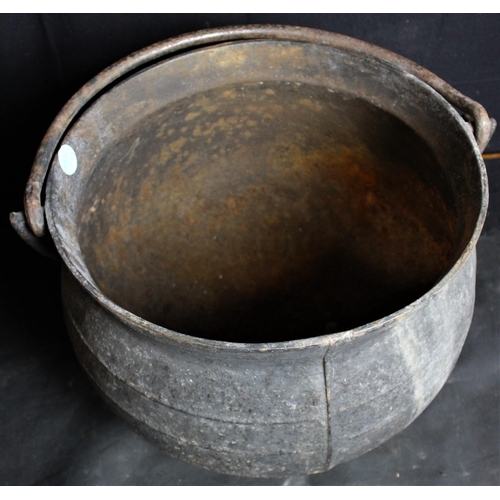 160 - LARGE CAST IRON CAULDRON (H29cm, D34cm)