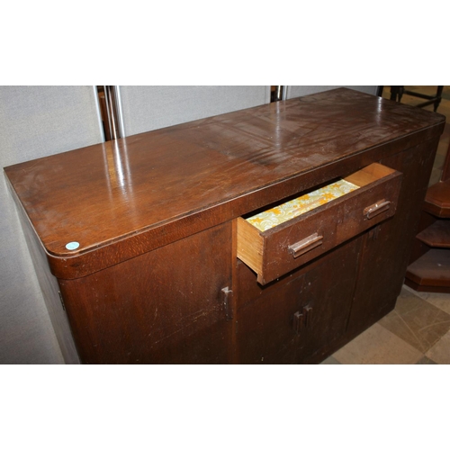 226 - OAK SIDEBOARD WITH CUPBOARDS EITHER SIDE & 2 DRAWER & CUPBOARD CENTRE