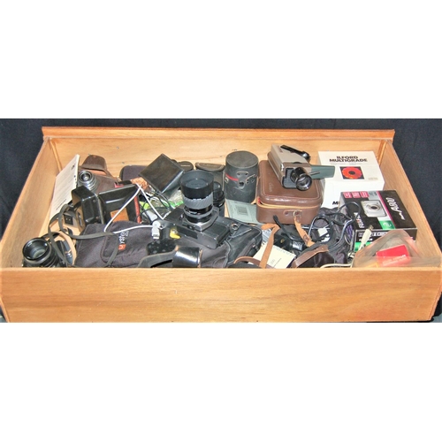 34 - DRAWER OF VARIOUS PHOTOGRAPHY EQUIPMENT