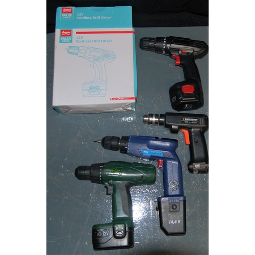 50 - 3 ELECTRIC DRILLS, DRILLS TAND, 5 CORDLESS DRILLS (NO CHARGERS - UNTESTED)