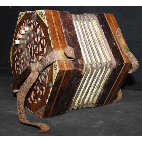 279 - 20 KEY CONCERTINA SQUEEZE BOX - SOME KEYS DAMAGED OR MISSING