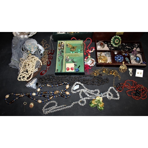 274 - VARIOUS ITEMS COSTUME JEWELLERY