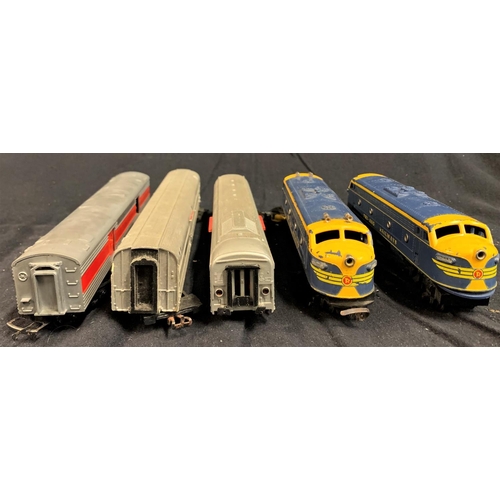 45 - 9 COACHES & 2 NON RUNNING LOCO ALL TRIANG 00 GAUGE