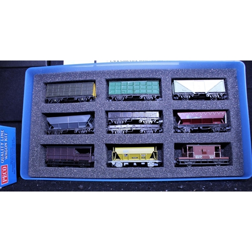 192 - 7 N GAUGE WAGON KITS & 9 N GAUGE WAGONS (UNBOXED)