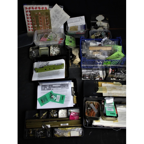 198 - VERY LARGE QUANTITY TT 3mm SPARES