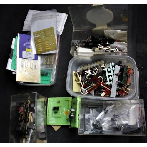 198 - VERY LARGE QUANTITY TT 3mm SPARES