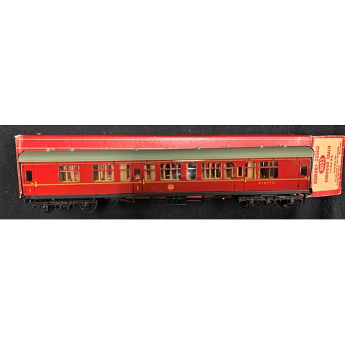 220 - 5 HORNBY DUBLO 00 GAUGE COACHES: 4051, 4052, 4053, 4061, 4075  - BOXED